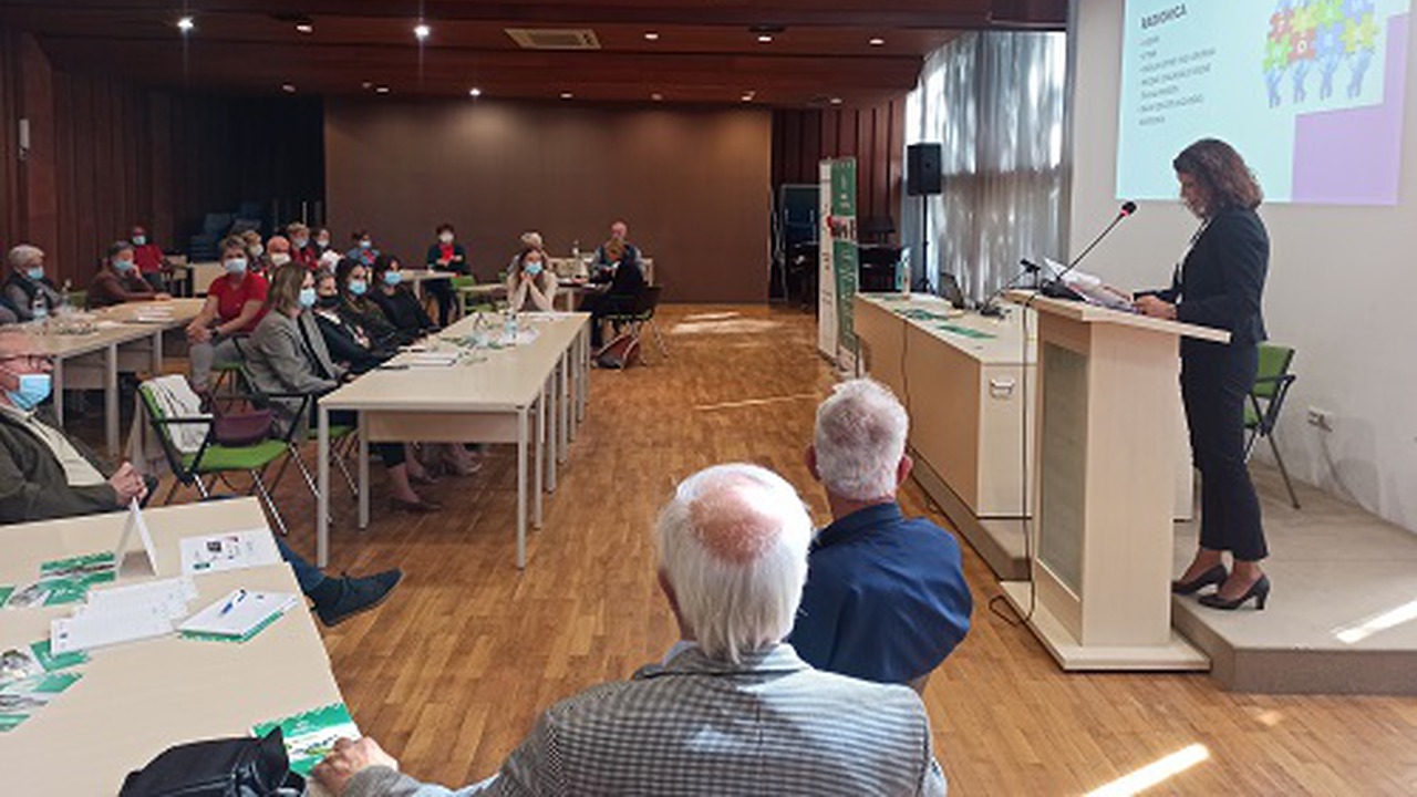 Međunarodni dan starijih osoba u Pazinu obilježen i početnom konferencijom projekta SOS – skrb o starijima Međunarodni dan starijih osoba u Pazinu obilježen i početnom konferencijom projekta SOS – skrb o starijima
